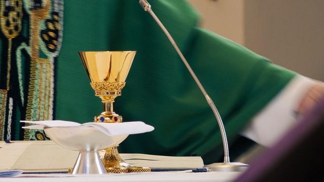 Cuáles son los accesorios litúrgicos que se usan en la Eucaristía? - La  revista de Valdemoro