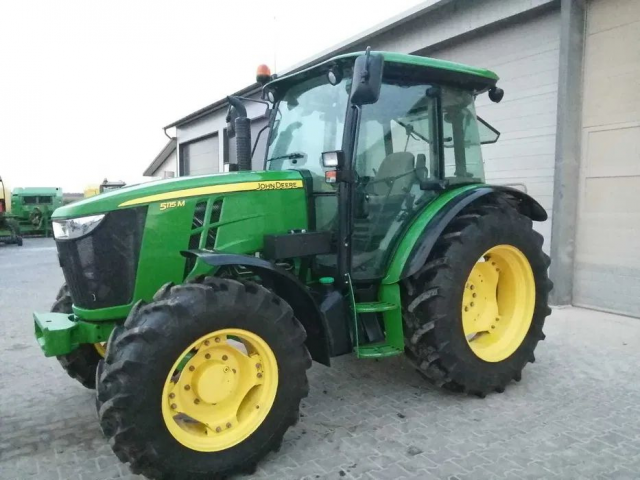 Ciagnik-JOHN-DEERE