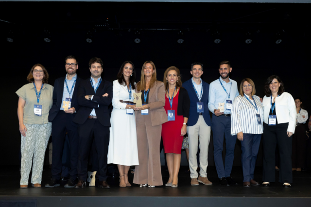 2025 10 17 Foto de grupo de los representantes del HUIE asistentes al acto de entrega de los Premios Top 20
