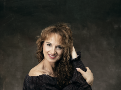 Elvira Soto: «Nunca elegí entre el teatro y la danza; los dos caminos terminaron llevándome al mismo lugar»
