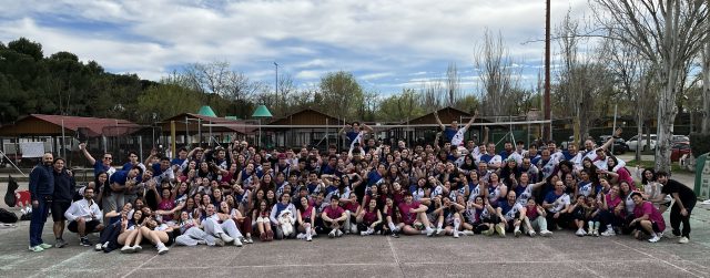 Reunión anual de equipos que compiten