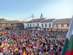 Cientos de vecinos se concentraron en apoyo al pueblo ceutí